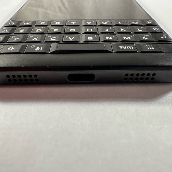BlackBerry Key2 Unlocked - Picture 3 of 6